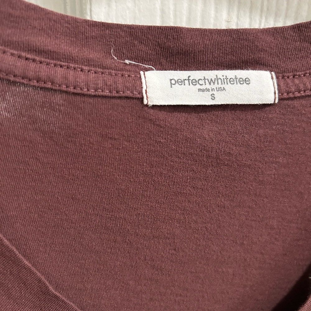 Perfect White Tee V neck - Picture 2 of 4